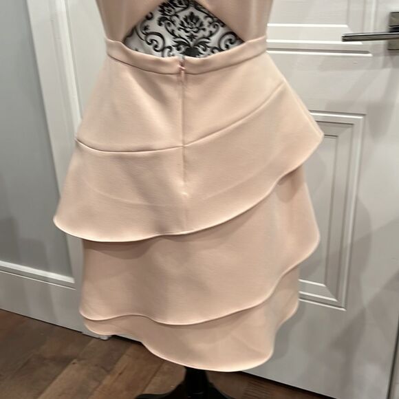 BCBGMaxazria Blush Pink Key Hole Tiered Mini Dress Size 8 NWOT - Picture 10 of 11